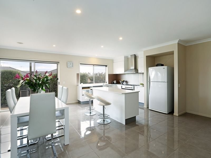 9-11 Diaz Drive, Grovedale VIC 3216