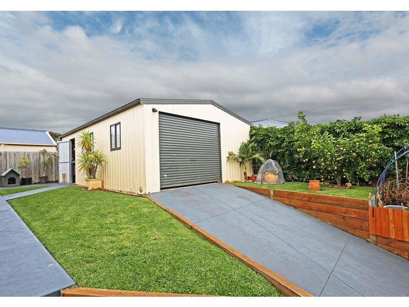 9-11 Diaz Drive, Grovedale VIC 3216