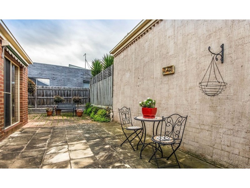 2/130 West Fyans Street, Newtown VIC 3220