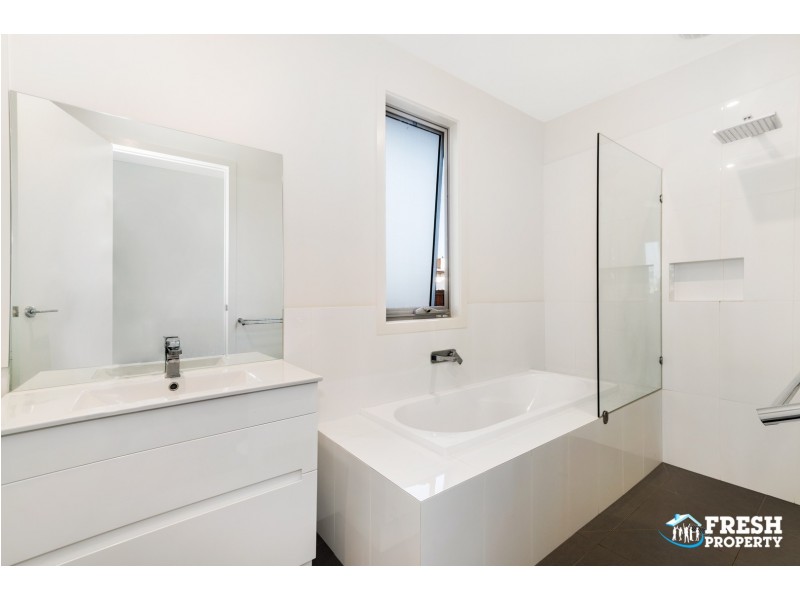 14 Allen St, Newtown VIC 3220