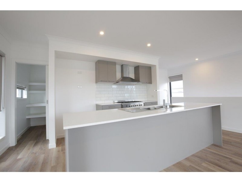 4B Meltham Avenue, Highton VIC 3216