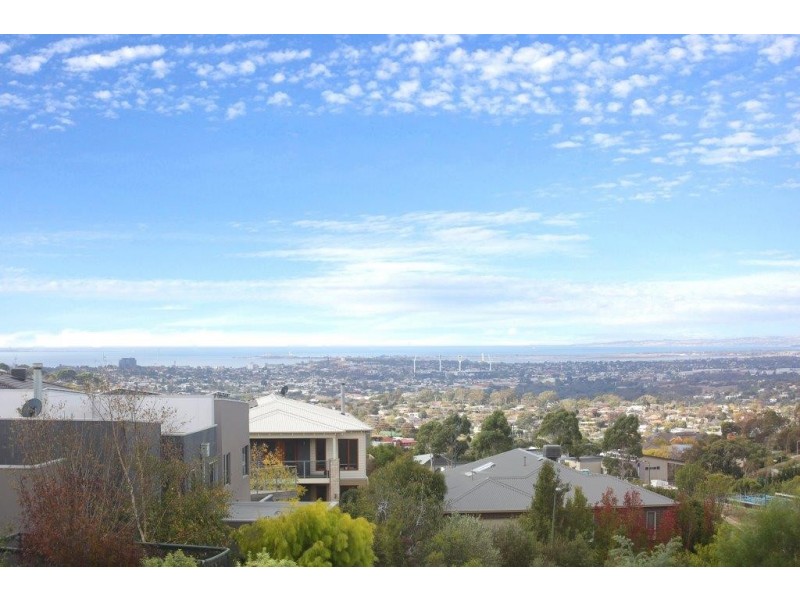 4B Meltham Avenue, Highton VIC 3216