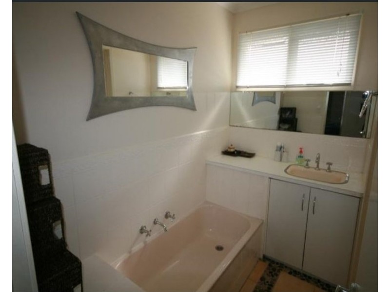 2 Grove Rd, Grovedale VIC 3216