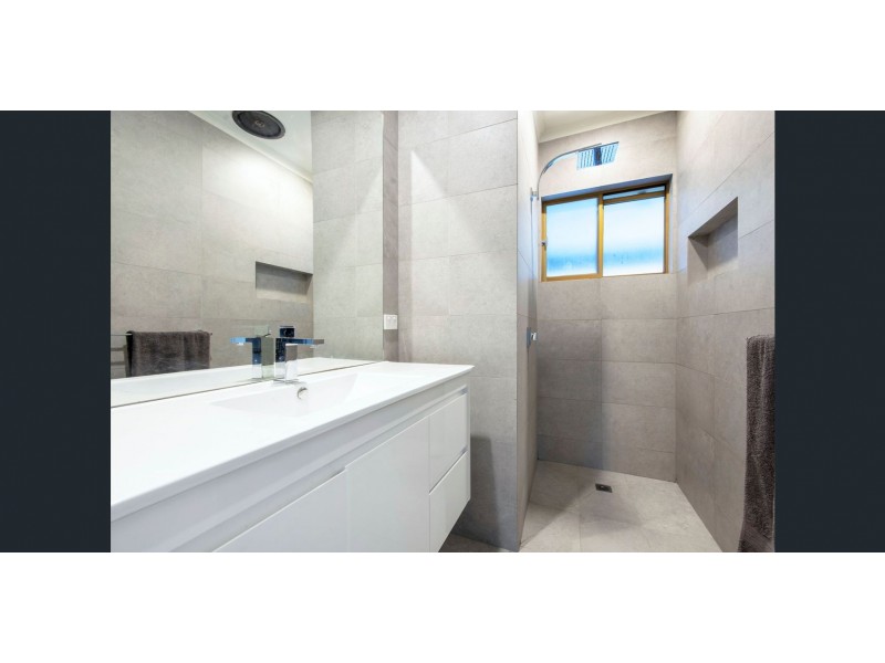 28 Montpellier Drive, Highton VIC 3216