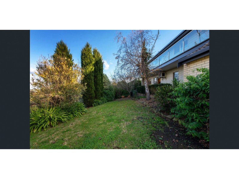 28 Montpellier Drive, Highton VIC 3216