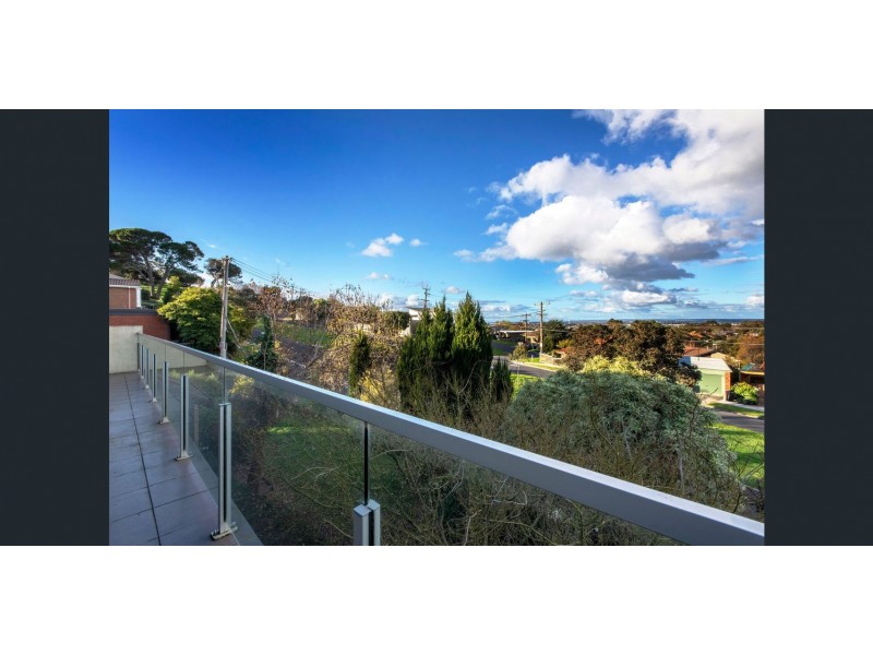 28 Montpellier Drive, Highton VIC 3216