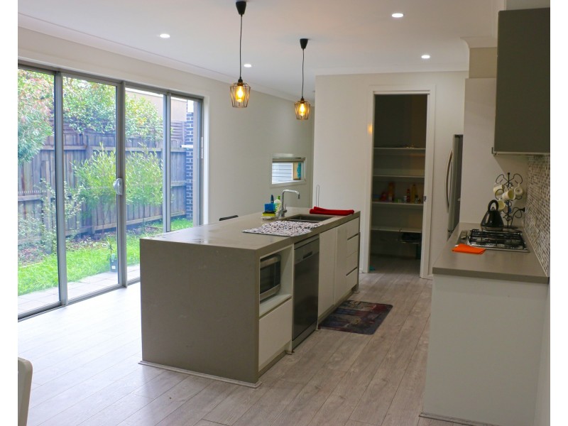 2/11 Noble Street, Newtown VIC 3220