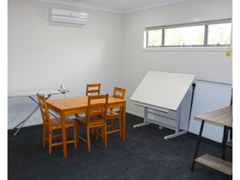 2/11 Noble Street, Newtown VIC 3220