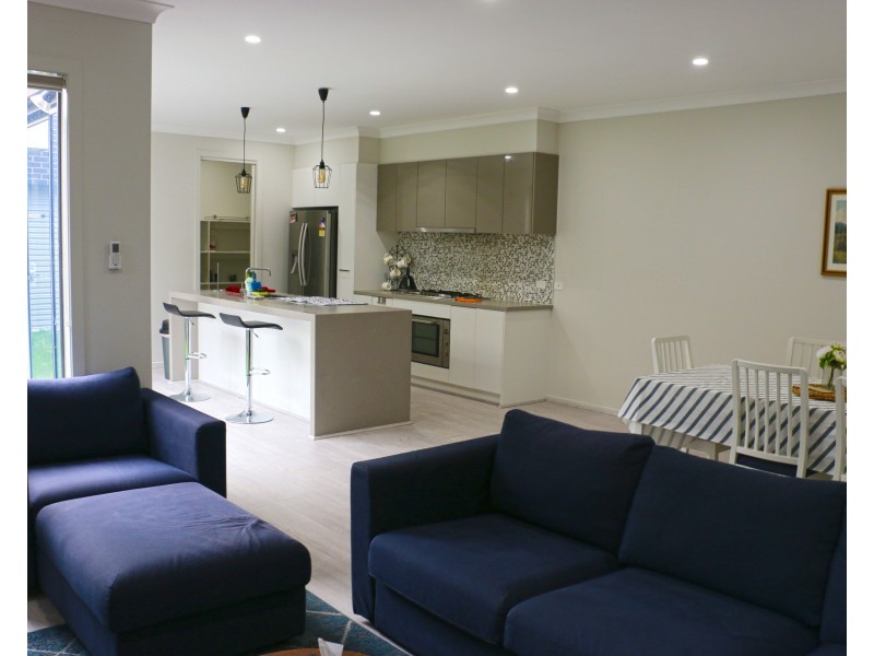 2/11 Noble Street, Newtown VIC 3220