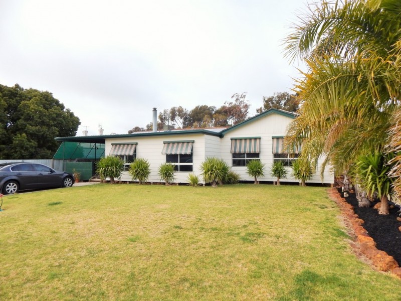 4 Tennyson Street, Quambatook VIC 3540