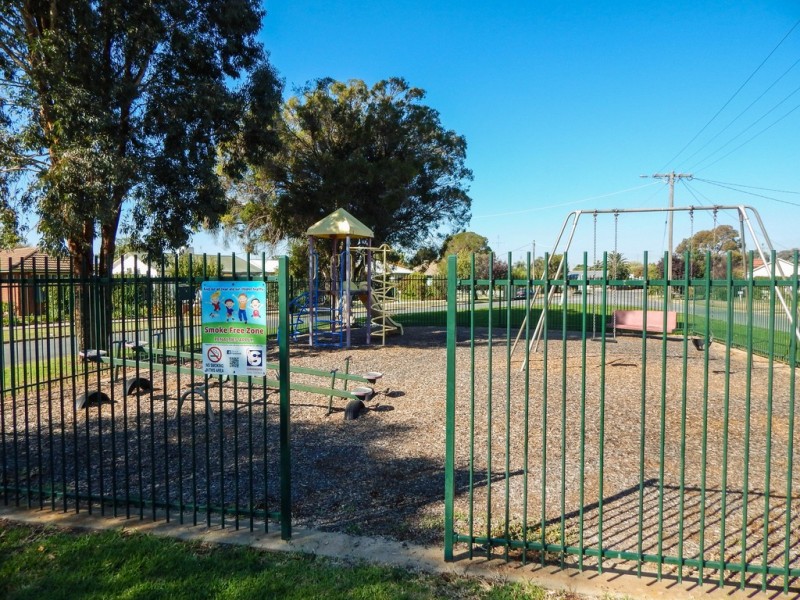 10 Lyall Avenue, Kerang VIC 3579