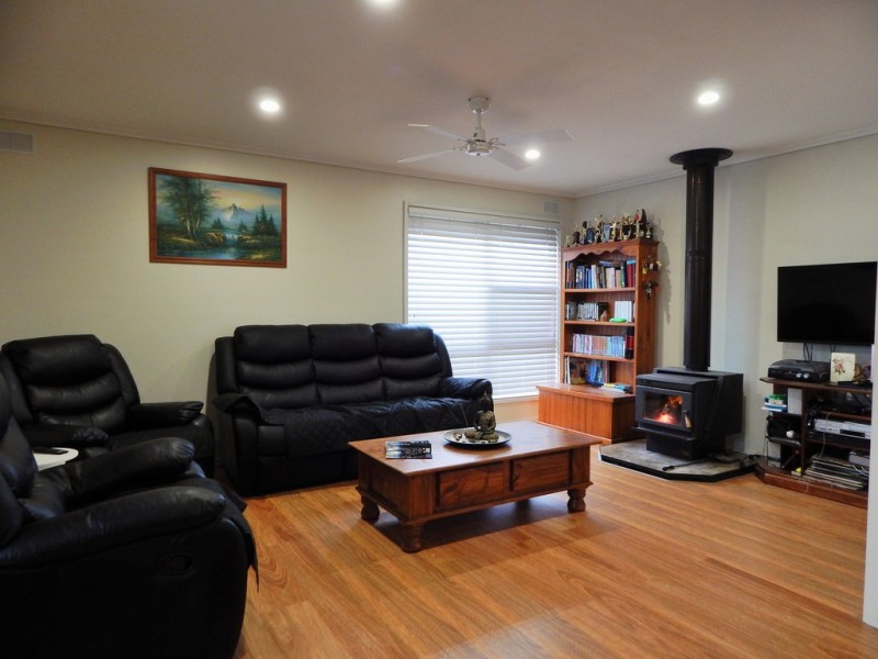 82 Lilac Avenue, Kerang VIC 3579