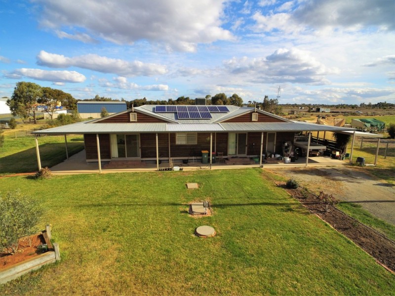 14 Collins Road, Kerang VIC 3579