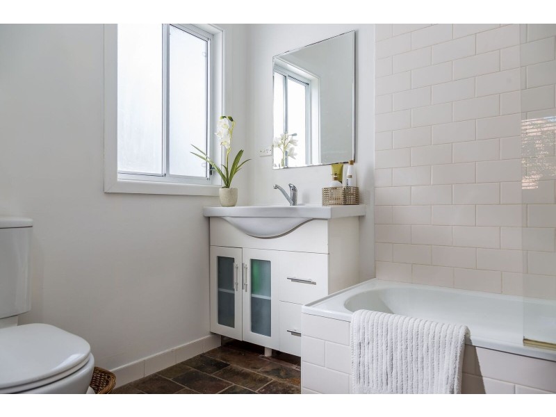 26 Renown Avenue, Shoalhaven Heads NSW 2535