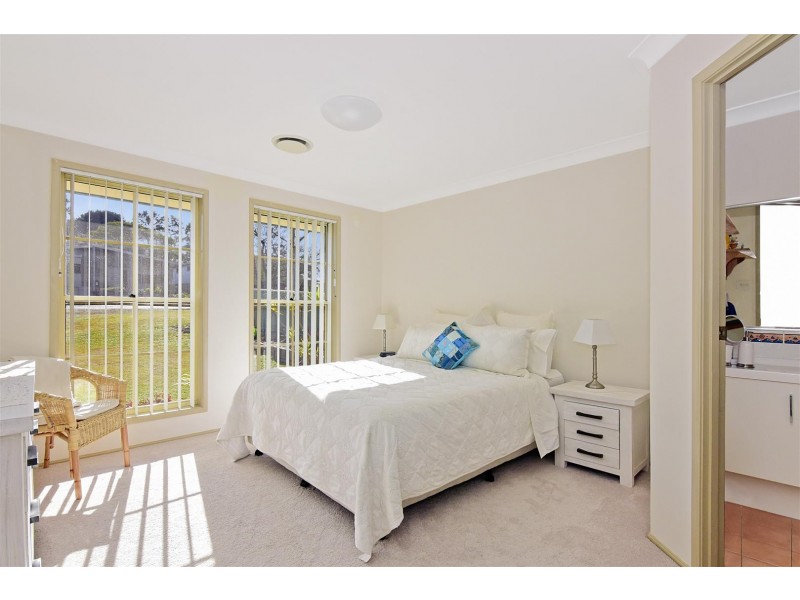 24 Renown Avenue, Shoalhaven Heads NSW 2535