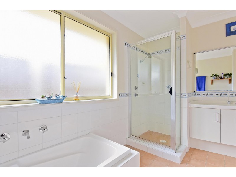 24 Renown Avenue, Shoalhaven Heads NSW 2535