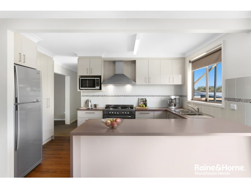 13 Oval Drive, Shoalhaven Heads NSW 2535
