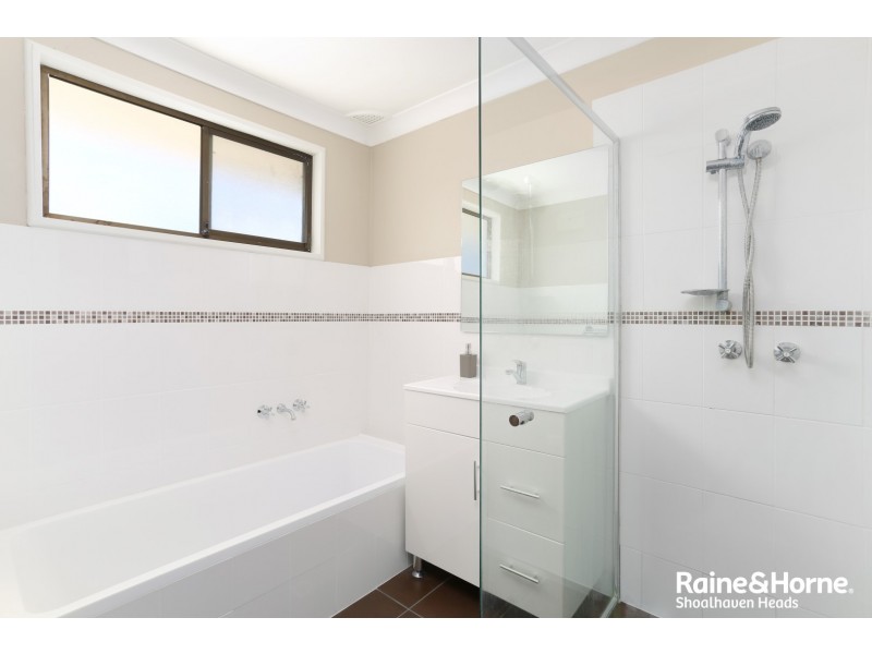 13 Oval Drive, Shoalhaven Heads NSW 2535