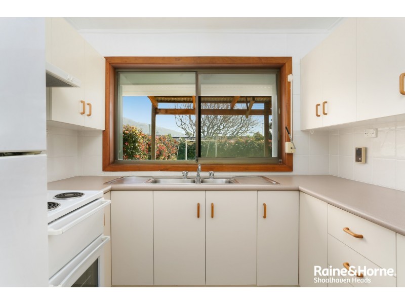 13 Oval Drive, Shoalhaven Heads NSW 2535