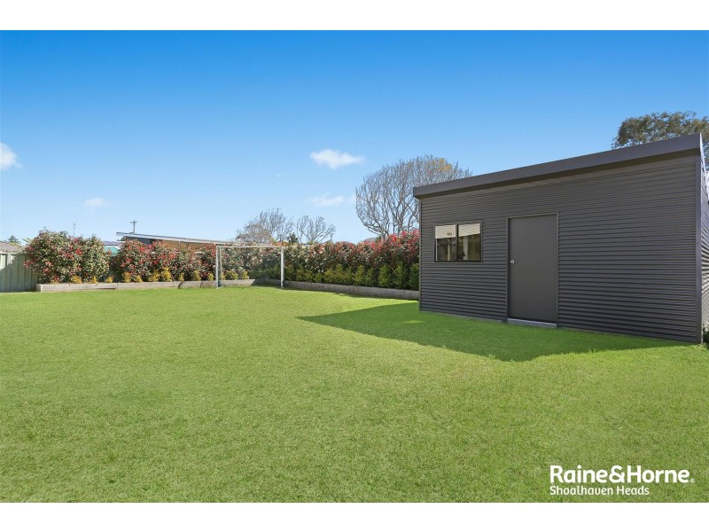 13 Oval Drive, Shoalhaven Heads NSW 2535