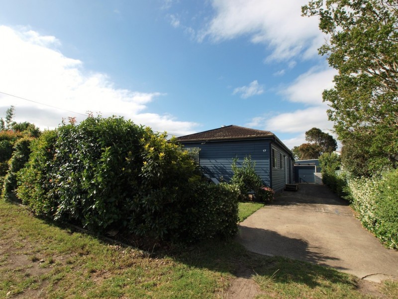 17 Renown Avenue, Shoalhaven Heads NSW 2535