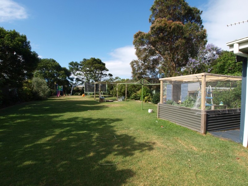 17 Renown Avenue, Shoalhaven Heads NSW 2535