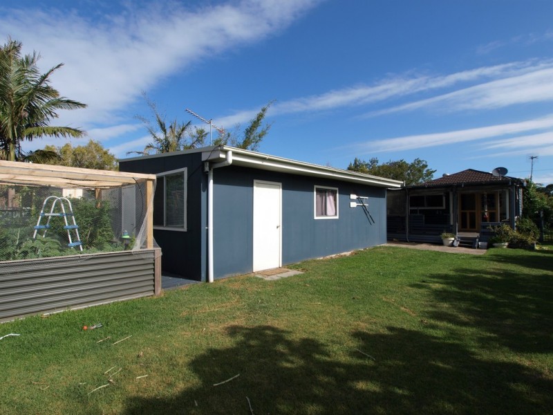 17 Renown Avenue, Shoalhaven Heads NSW 2535