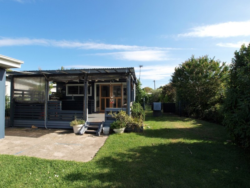 17 Renown Avenue, Shoalhaven Heads NSW 2535