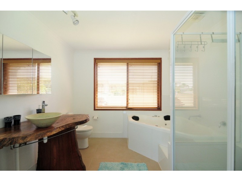 9 Crookhaven Drive, Greenwell Point NSW 2540