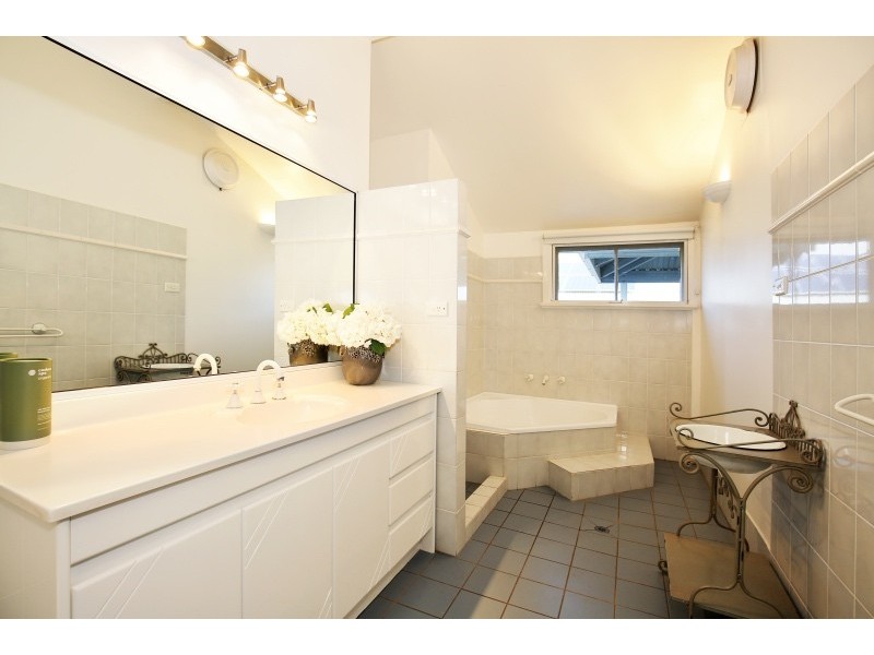 22 Plunkett Street, Nowra NSW 2541