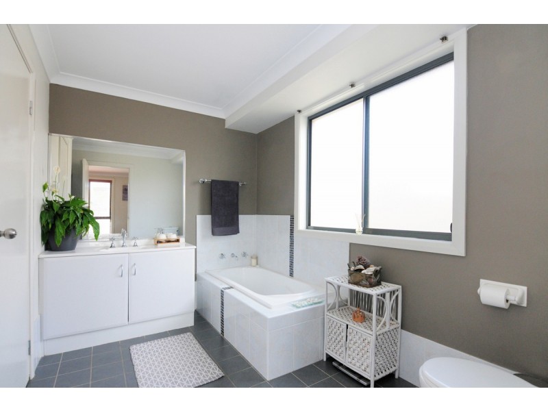 7 Barbata Grove, South Nowra NSW 2541