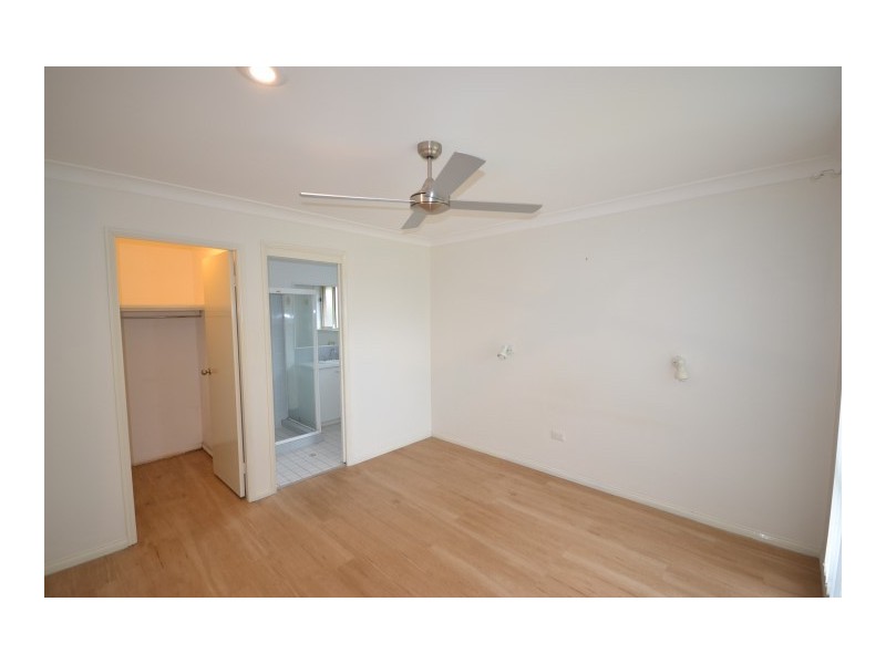 102 Jasmine Drive, Bomaderry NSW 2541