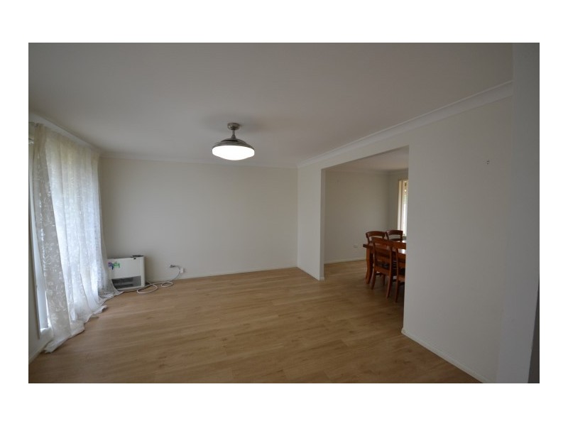102 Jasmine Drive, Bomaderry NSW 2541