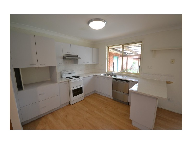 102 Jasmine Drive, Bomaderry NSW 2541