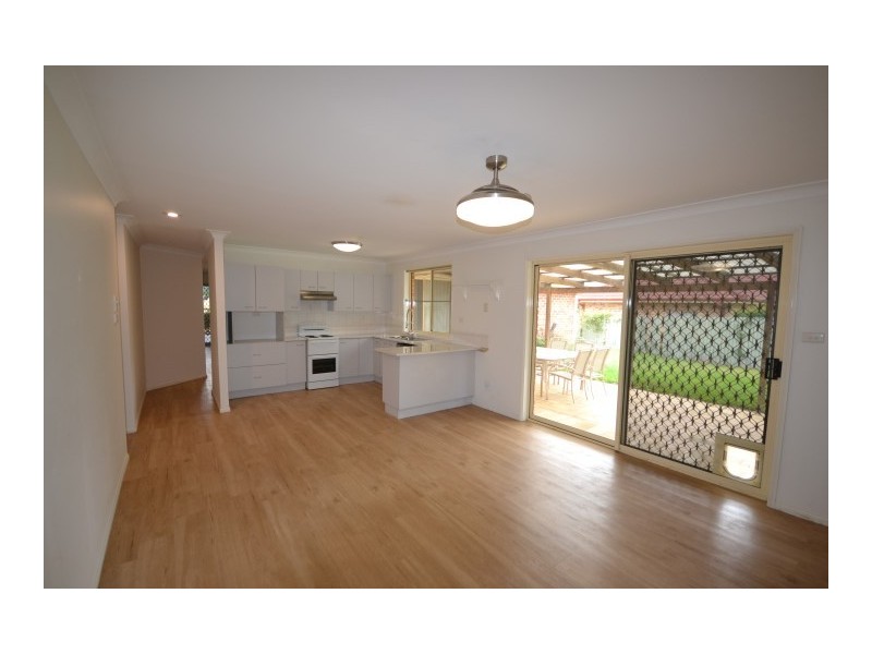 102 Jasmine Drive, Bomaderry NSW 2541