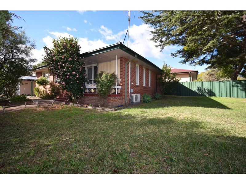 33 Sampson Crescent, Bomaderry NSW 2541