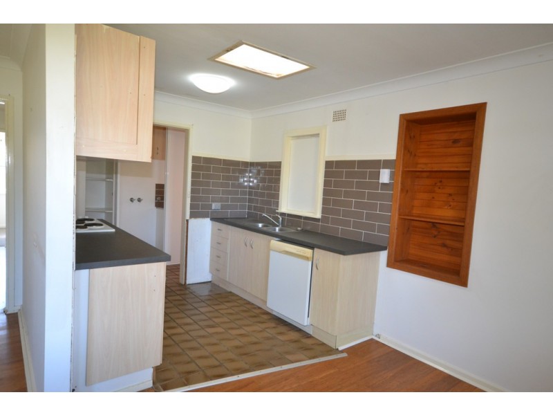 33 Sampson Crescent, Bomaderry NSW 2541