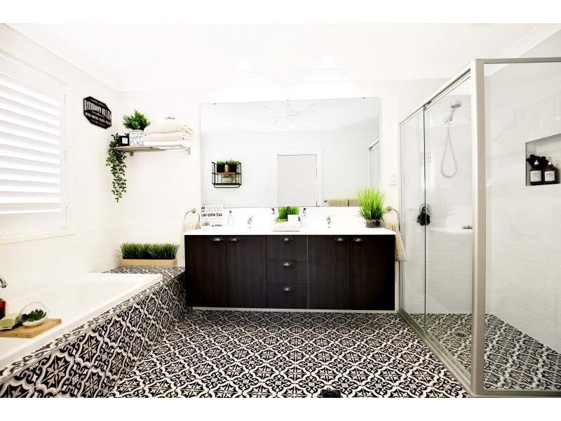 1 Parker Crescent, Berry NSW 2535