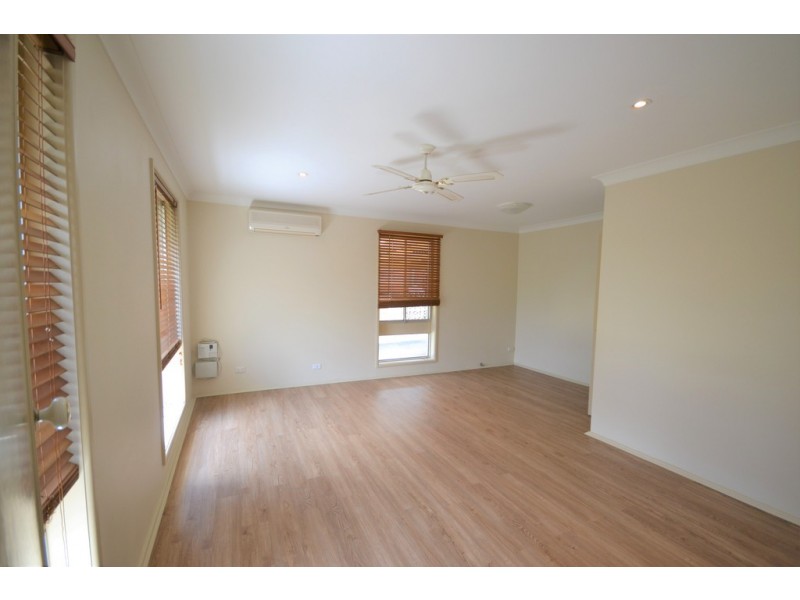 16 Castle Glen, North Nowra NSW 2541