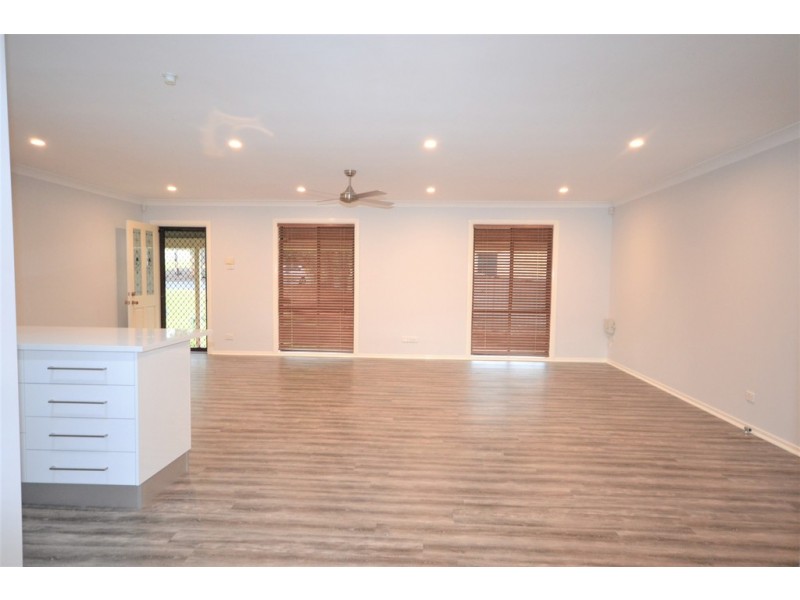 8 Rosewood Close, Nowra NSW 2541
