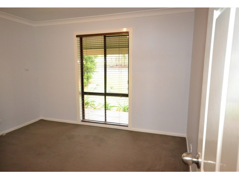 8 Rosewood Close, Nowra NSW 2541