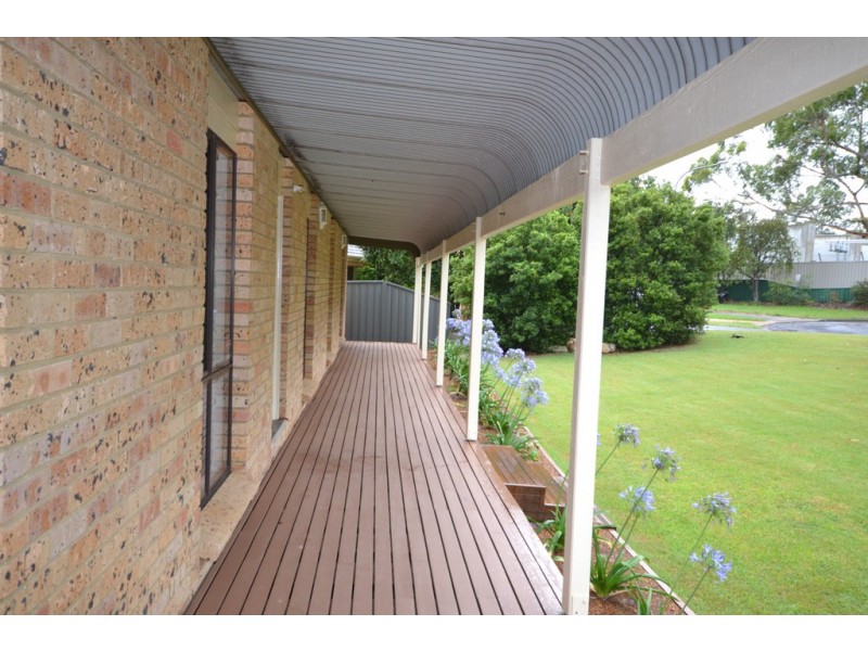 8 Rosewood Close, Nowra NSW 2541