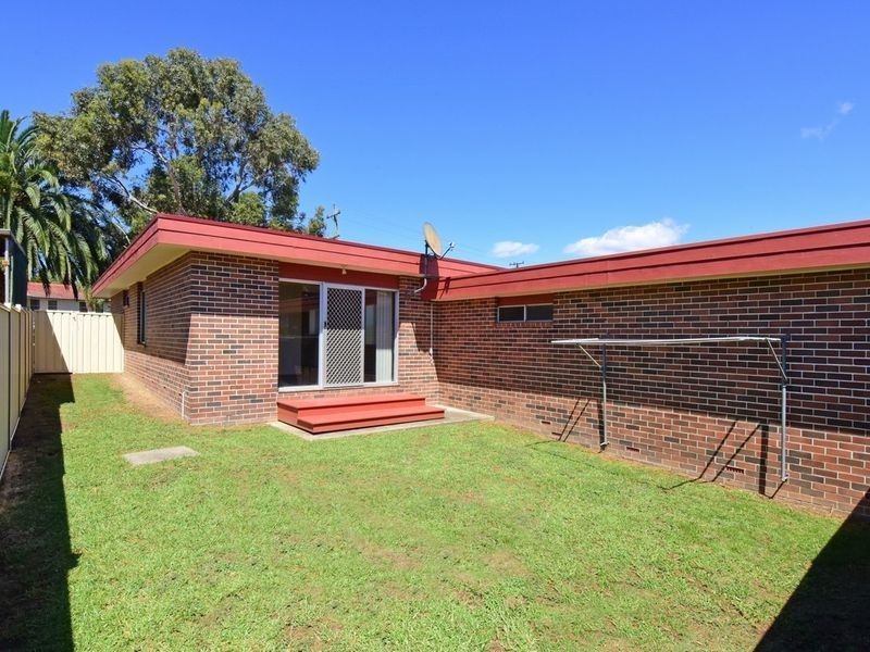 1 and 2 / 143 Cambewarra Road, Bomaderry NSW 2541