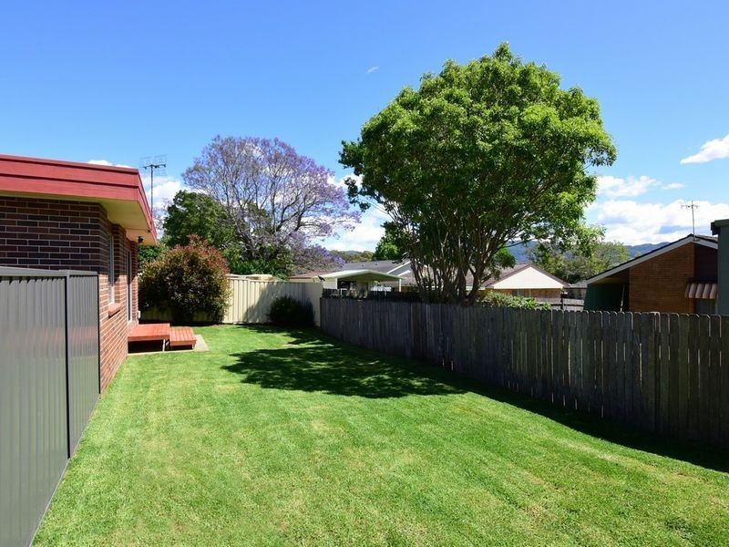 1 and 2 / 143 Cambewarra Road, Bomaderry NSW 2541