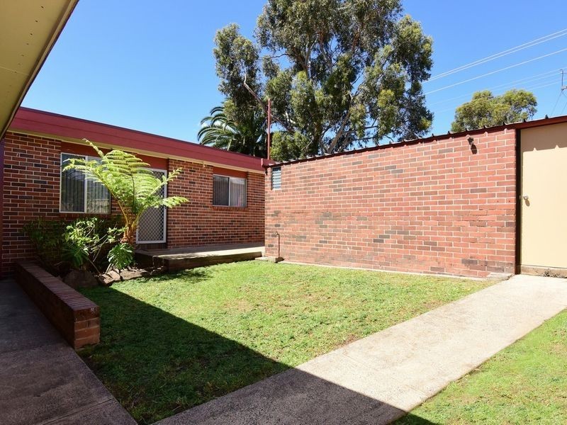 1 and 2 / 143 Cambewarra Road, Bomaderry NSW 2541