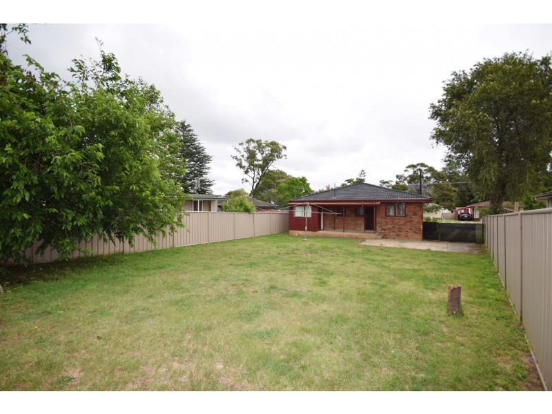 35 Sampson Crescent, Bomaderry NSW 2541