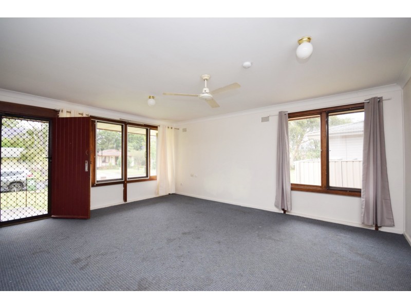 35 Sampson Crescent, Bomaderry NSW 2541