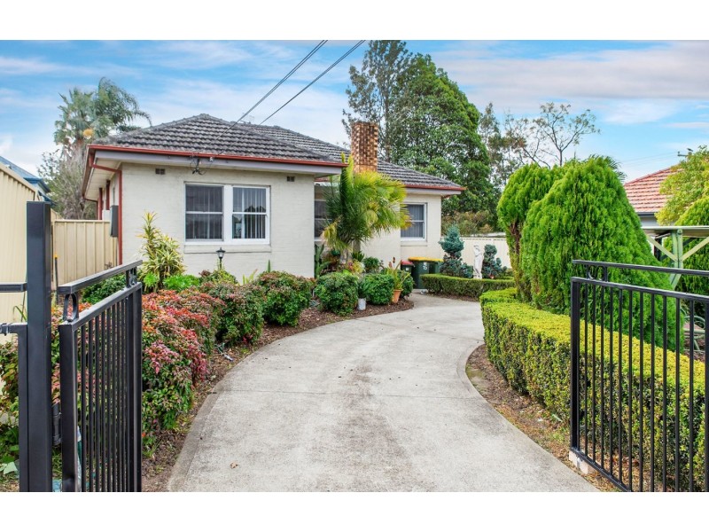 15 Cambewarra Road, Bomaderry NSW 2541