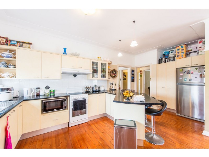 15 Cambewarra Road, Bomaderry NSW 2541