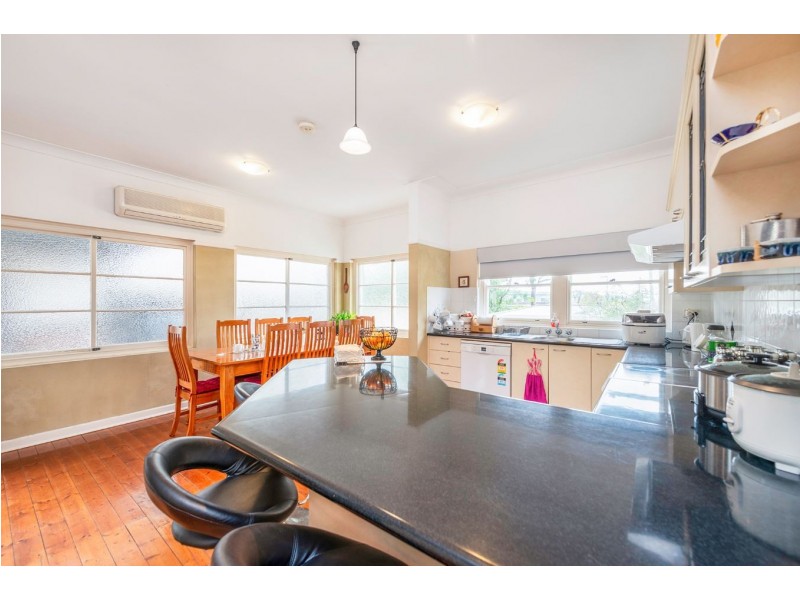 15 Cambewarra Road, Bomaderry NSW 2541